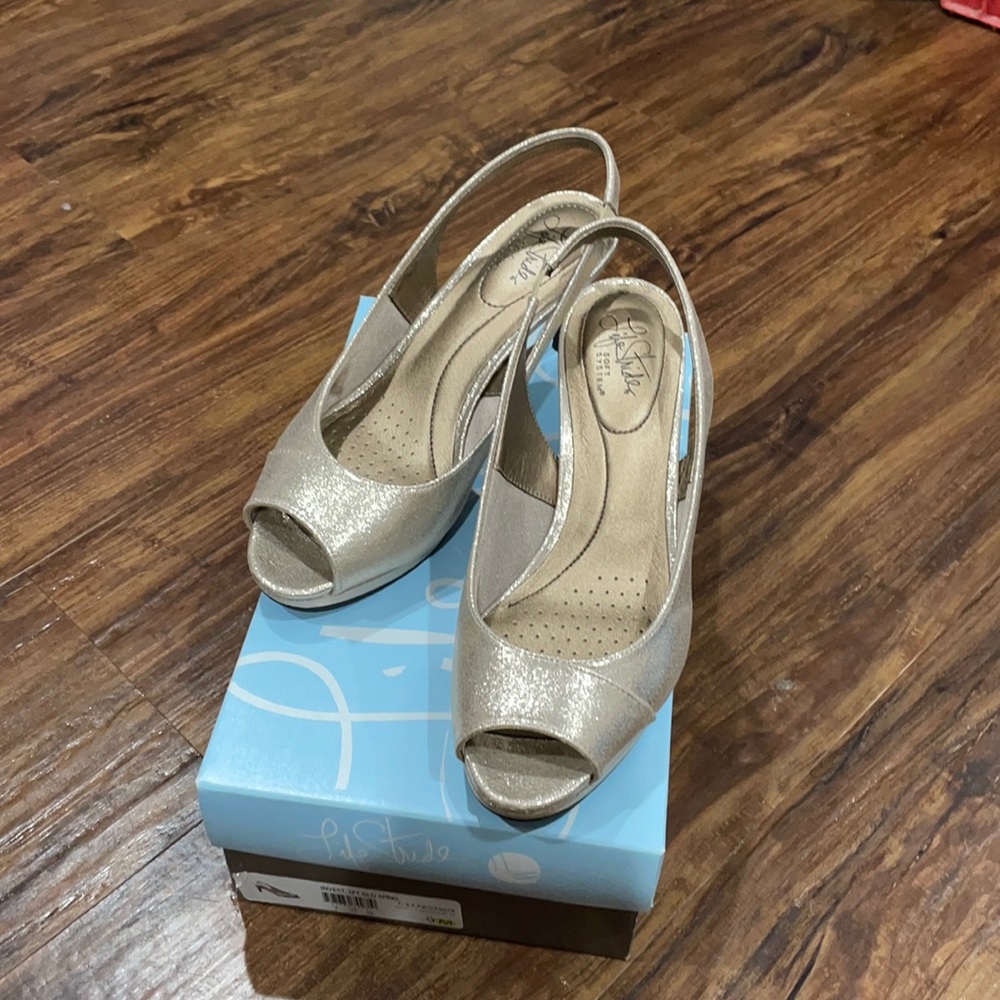 Life Stride sz 9 gold heels